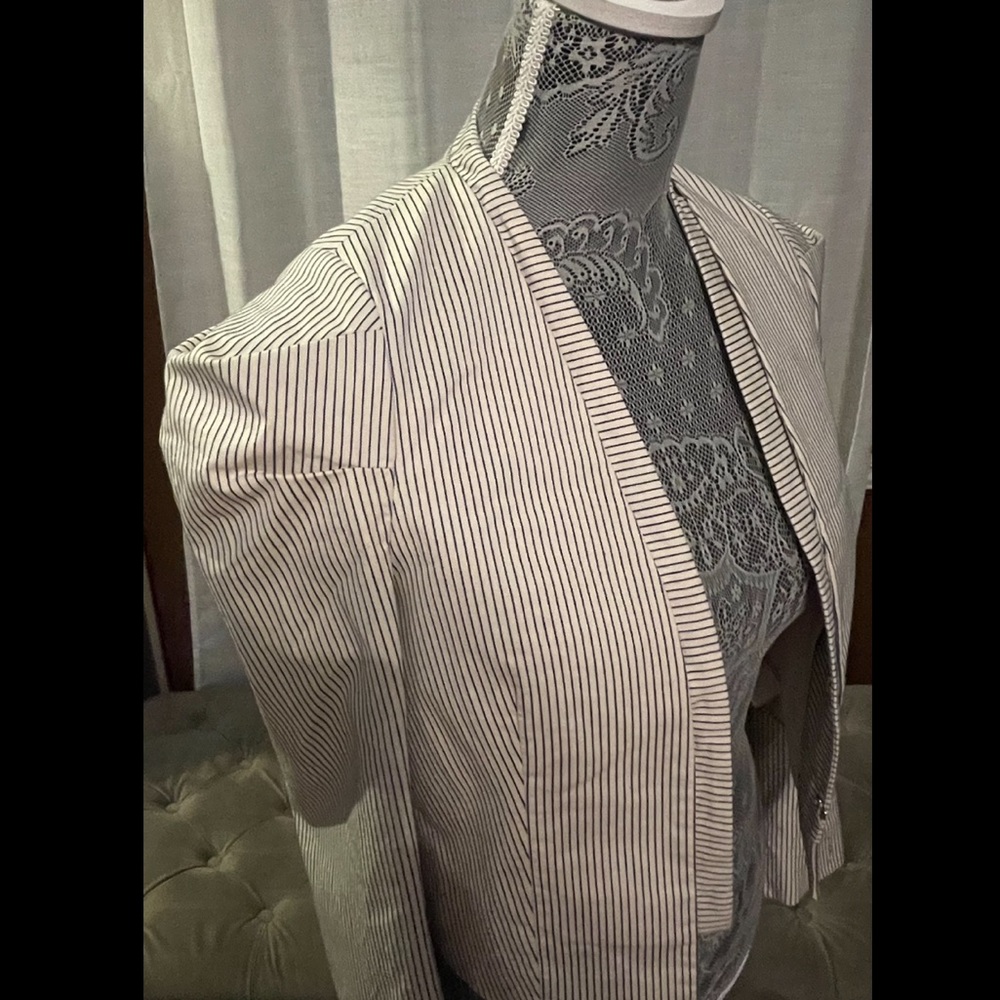 Zara Basic Cropped Jacket - image 3